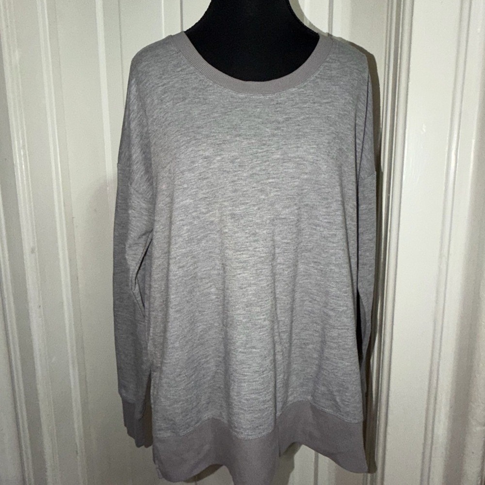HUE Light Gray Women's Crew Neck Sweater size medium long sleeve cute